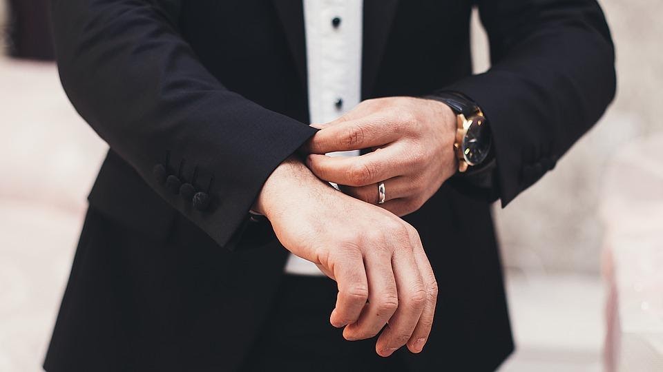 model cincin pria klasik